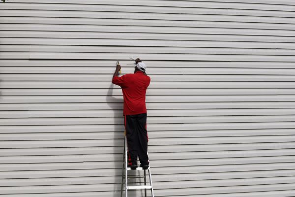 Cost of Siding Reattachment in Pensacola