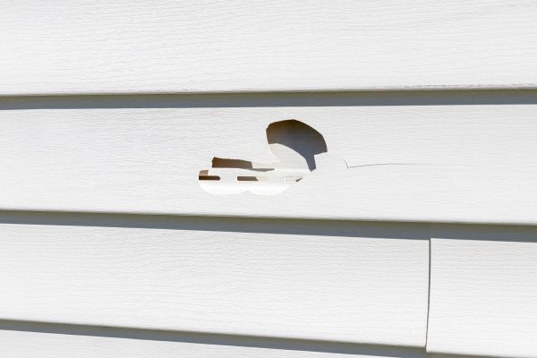 Cost of White Vinyl Siding Repair in Pensacola